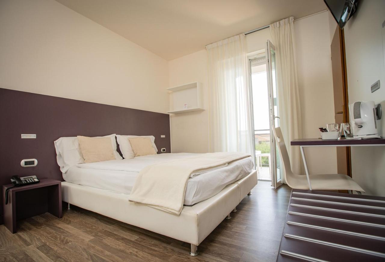 Hotel Villa Alberta Nago-Torbole Екстер'єр фото