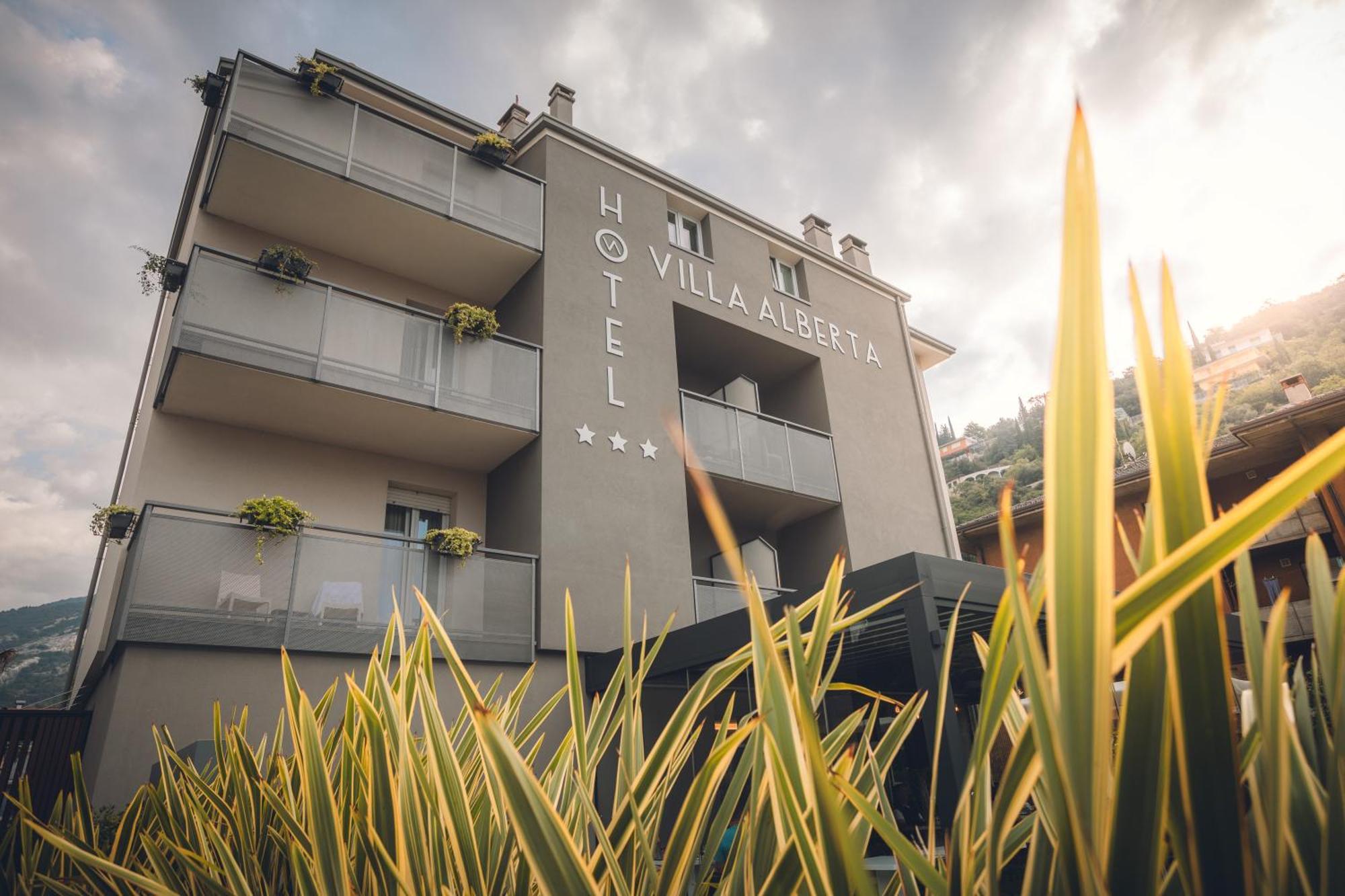 Hotel Villa Alberta Nago-Torbole Екстер'єр фото
